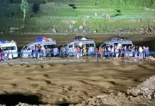 रोशी नदीमा उफानमा यात्रा प्रहरीको चेतावनी बेवास्ता ५ चालक पक्राउ:-