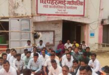 तलब नपाएको छिपहरमाई गाउँपालिकाका कर्मचारीले गरे तला बन्दि:-