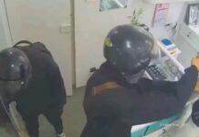 पेस्तोल देखाएर गहनाको पसल लुट्ने प्रयास,लुटेराहरुलाई खोज्दै प्रहरी :-
